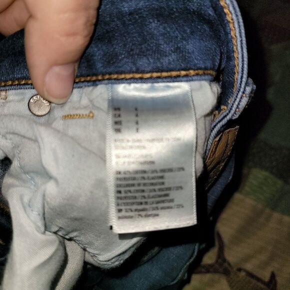 American Eagle Distressed Denim cutoff shorts - Picture 5 of 5